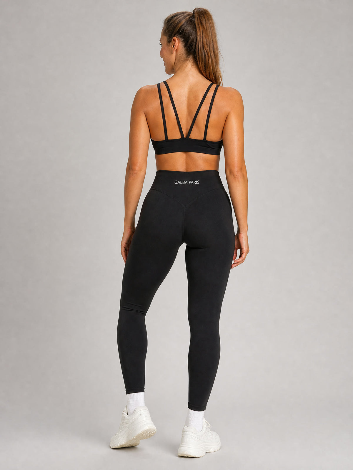 Legging push-up Galba Paris noir, vue de dos en pied